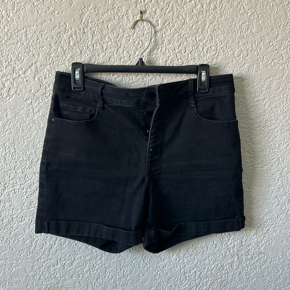 Nine West 10 - Four button cuffed shorts